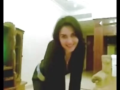 तातियाना आणि तिच्या मैत्रिणींना एक गरम गरम MFF त्रिगुट आहे