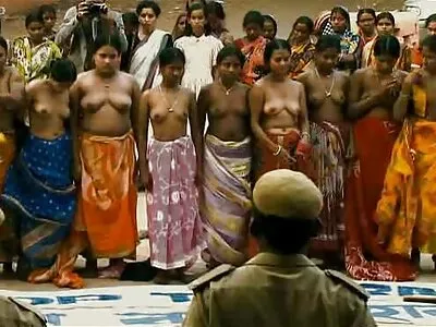 गोरा स्लट तिच्या खडबडीत सावत्र भावाद्वारे लैंगिक वापर करते